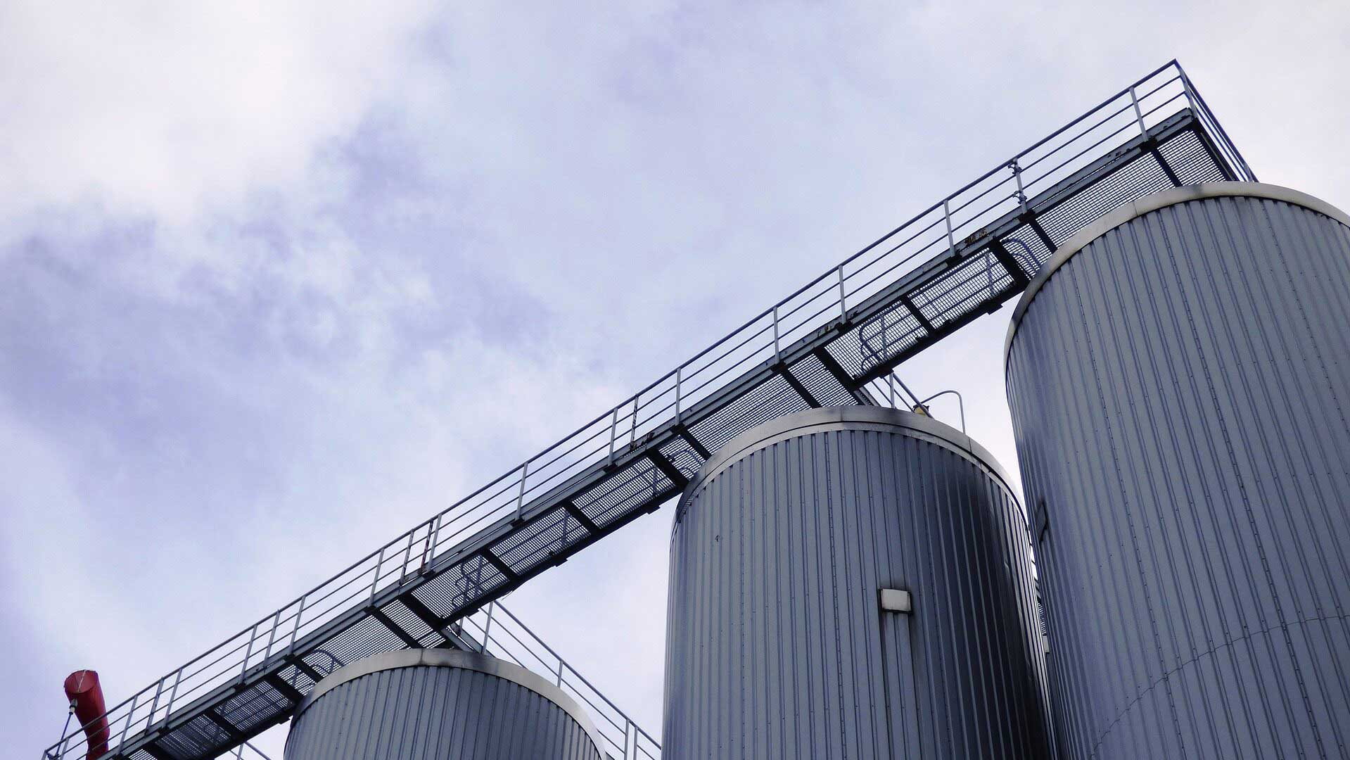 Spécialiste du nettoyage silos Nettoyage industriel par Cordiste — free download